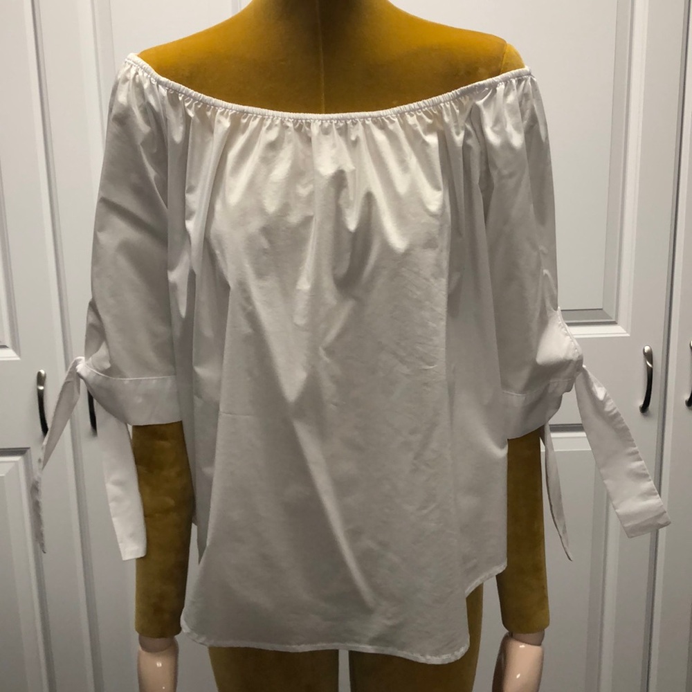 Women’s white off-the-shoulder Forever 21 top